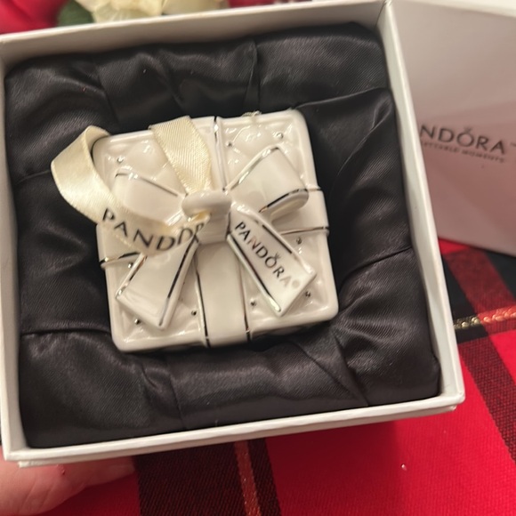 Pandora 2016 Christmas Present Ornament Limited Edition - Picture 5 of 7